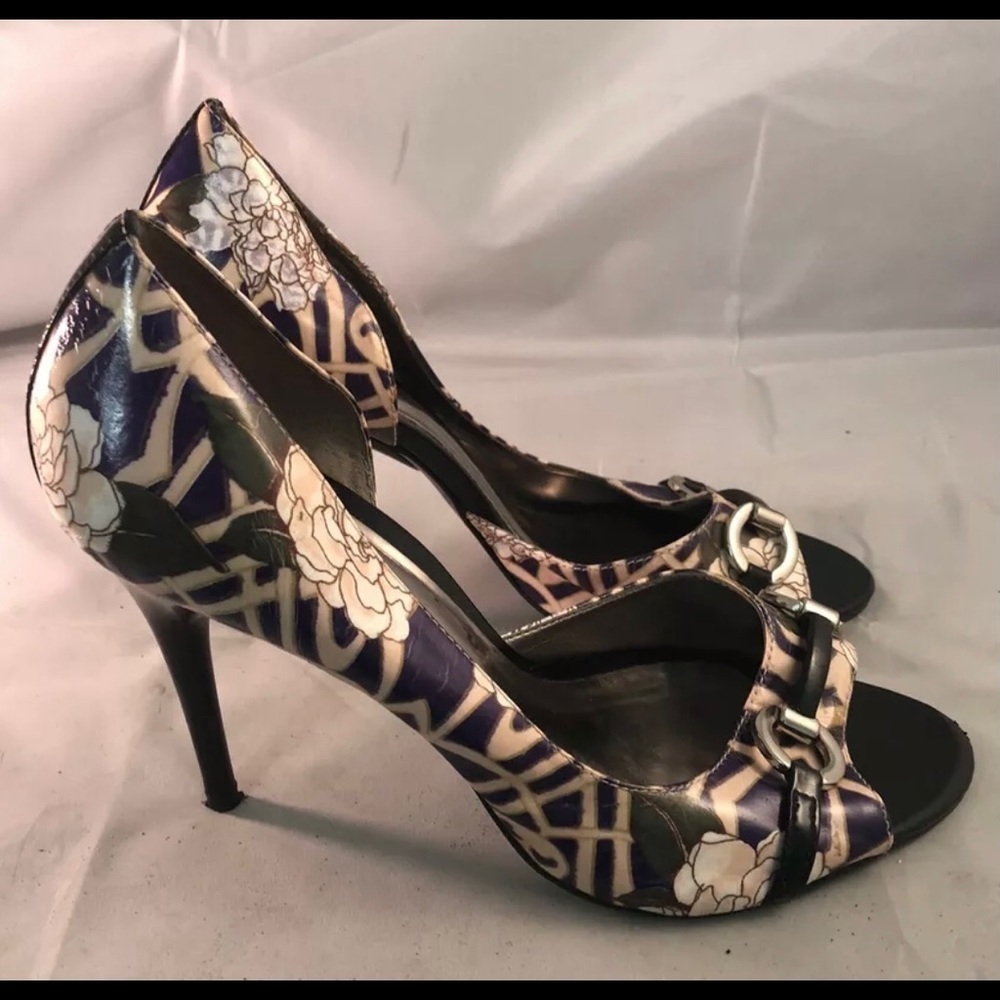 Carlos Santana Womens Roulette Floral Heels